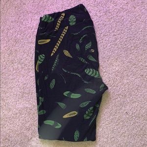 LLR feather and/or leaf pattern black and green